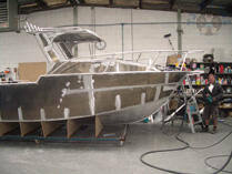 Cruiser boat with builder